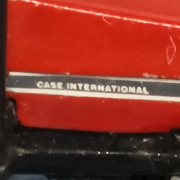 Vintage 1/64 scale Ertl Case IH 7130 die-cast tractor red and black - Picture 3 of 8